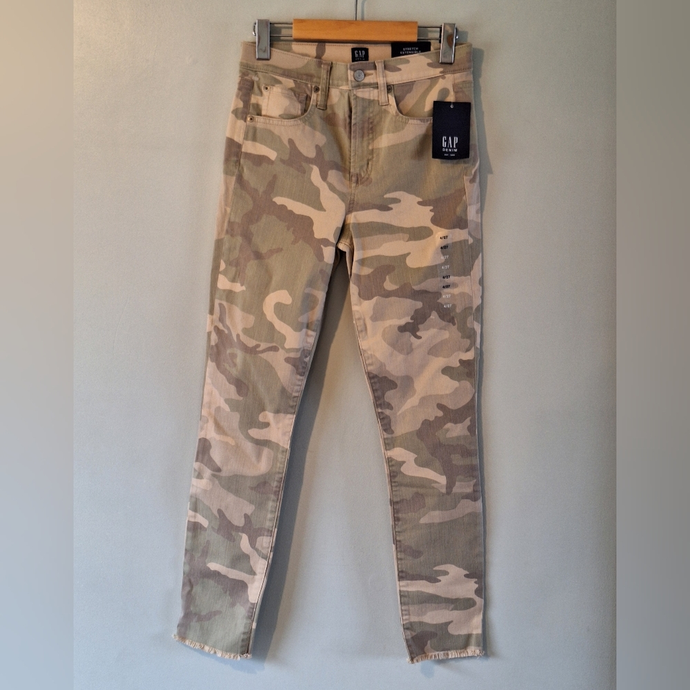 GAP High Rise True Skinny Ankle in Tan Camo - Size 4